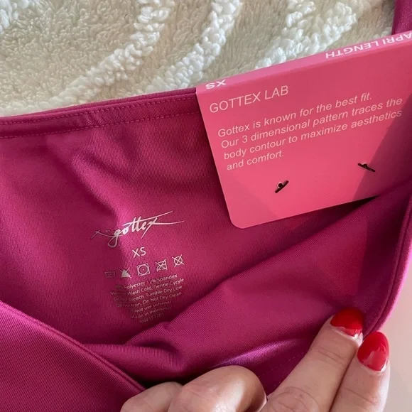 Hot pink yoga pants with a purple hue - Picture 5 of 5